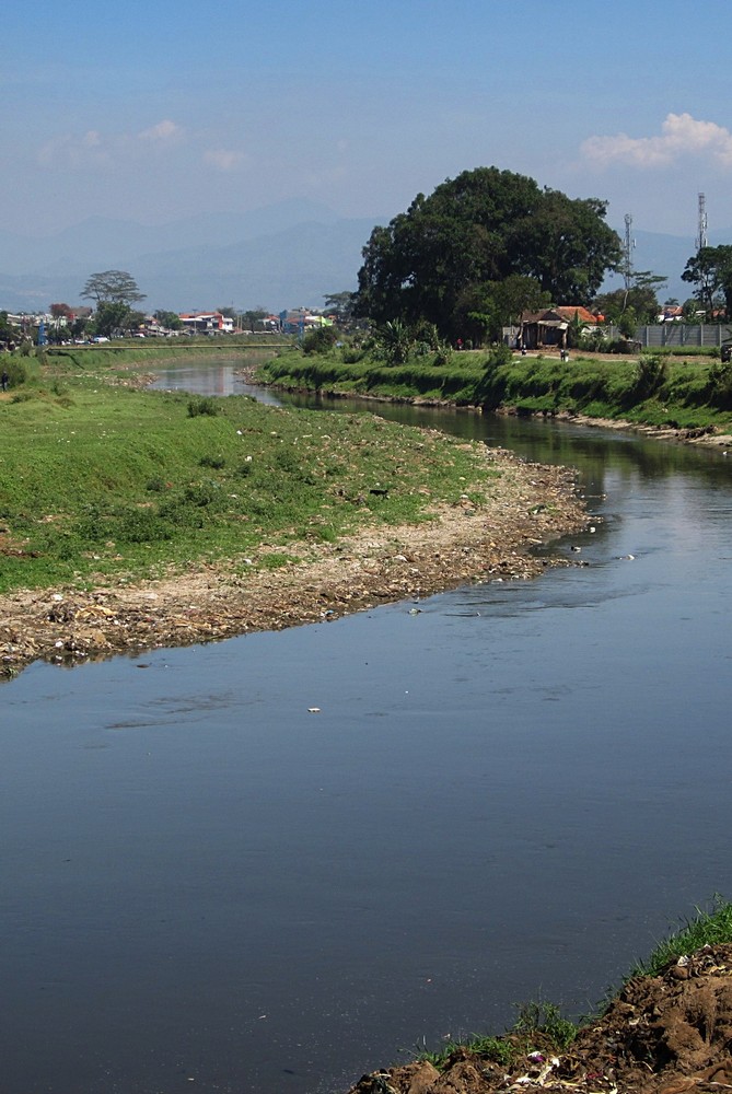 Sungai Citarum di Desa Cangkuang (© Iwan Santosa)