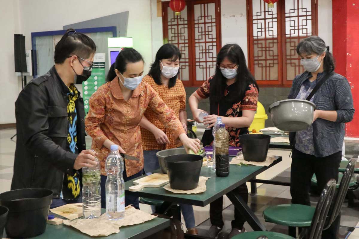 Eco-Enzim Workshop di UK Maranatha