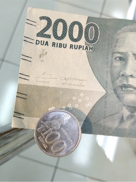 Koin 100 (komparasi)